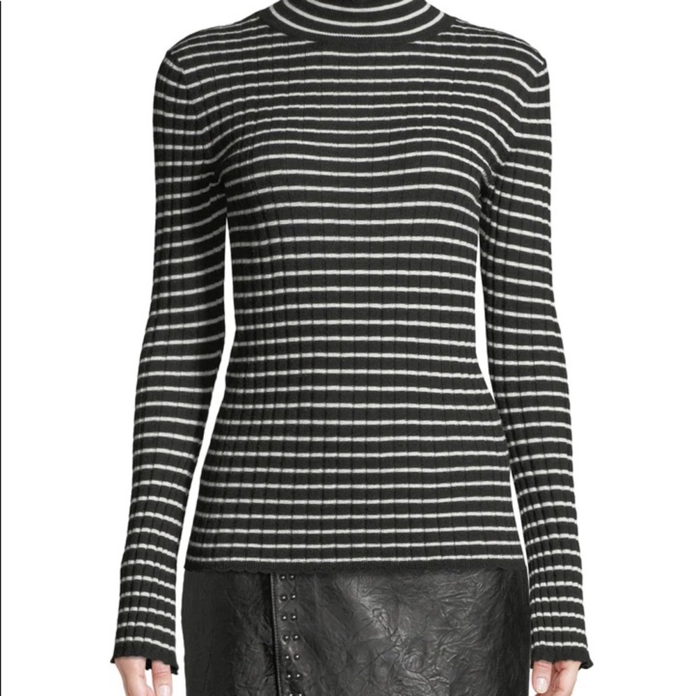 Joie Gestina Sweater in Caviar/Porcelain size XXS